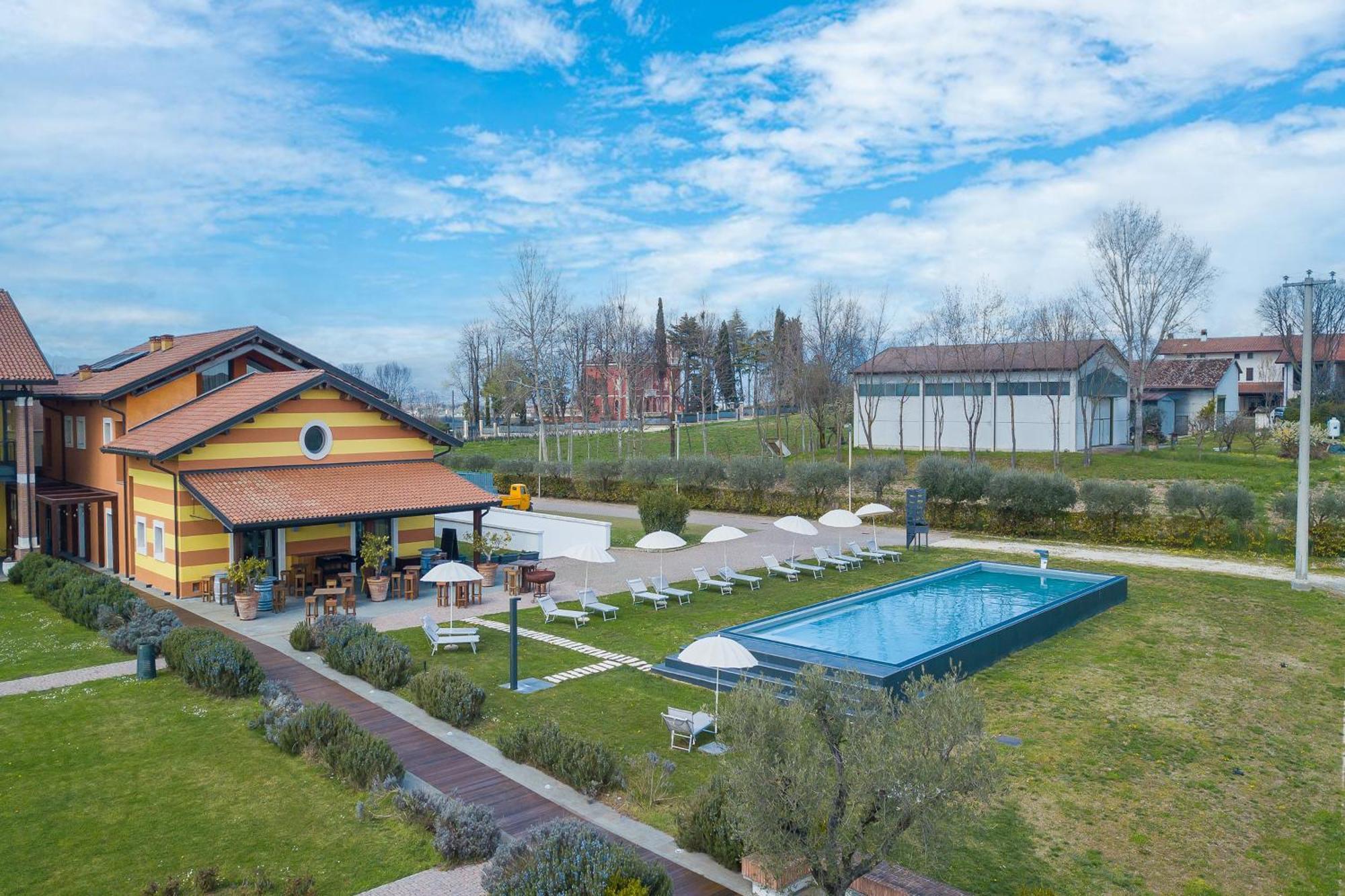 Almavite Wine Resort With Pool เดเซนซาโนเดลการ์ดา ภายนอก รูปภาพ