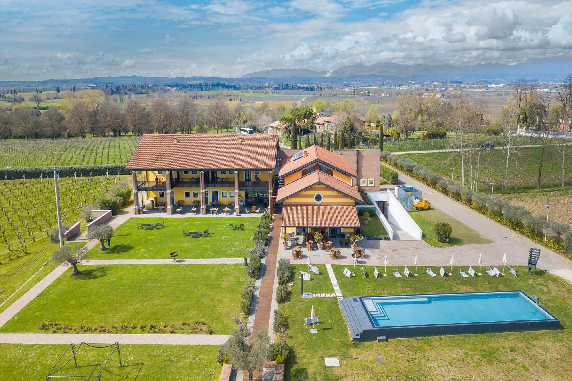 Almavite Wine Resort With Pool เดเซนซาโนเดลการ์ดา ภายนอก รูปภาพ